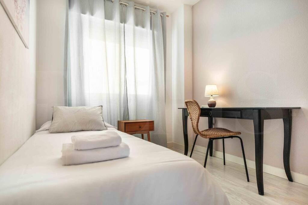 Spacious & Authentic Apartment By Rems Málaga Exterior foto